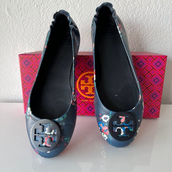 Tory Burch Shoes - TORY BURCH Minnie Travel Ballet flat with logo Sz 8.5 floral Navy shoes